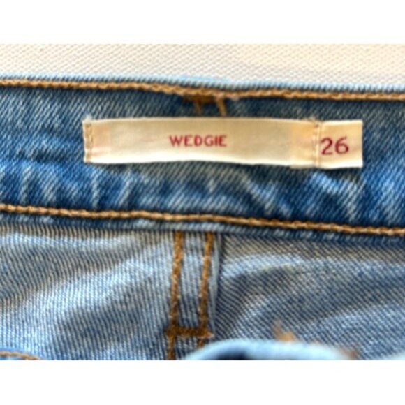 Levi’s Light Wash Wedge Fit Ankle Women’s Button Fly Jeans Size 26 Casual - Picture 7 of 16